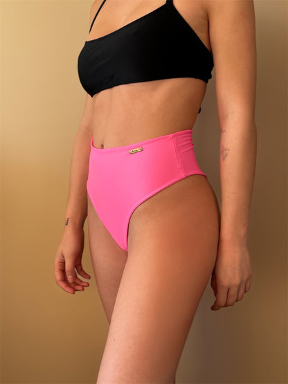 Bottom bikini tiro alto tanga fucsia - vista trasera