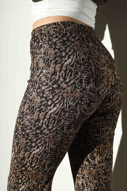 Calza soft flare animal print café - look completo
