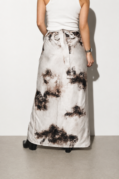 Falda larga estampado tierra - look completo en la playa