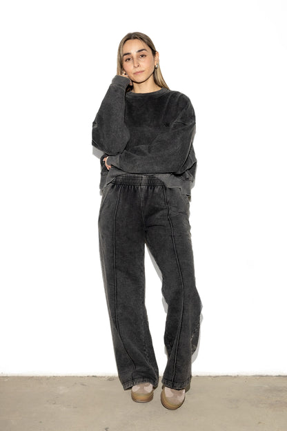 Polerón boxyfit washed black de Areia Concepts, efecto desgastado