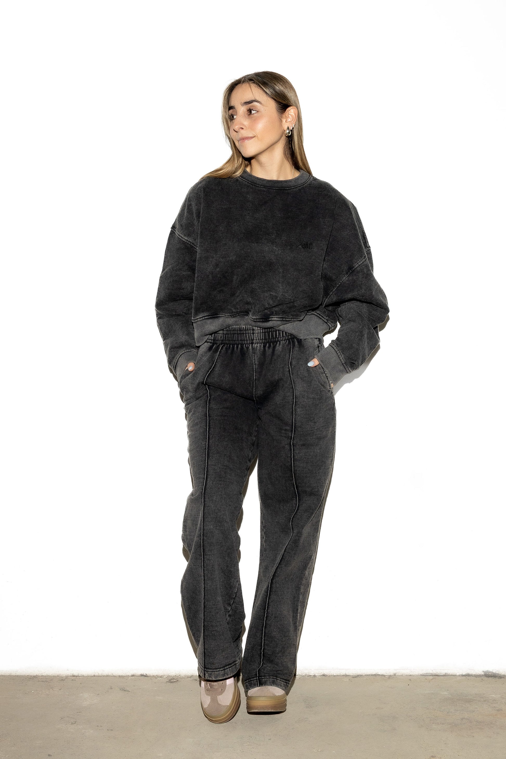 Pantalón palazzo washed black de Areia Concepts