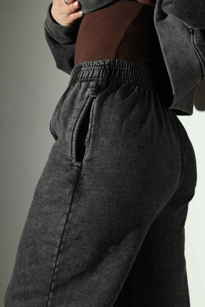 Pantalón wide leg negro acid wash - detalle costura